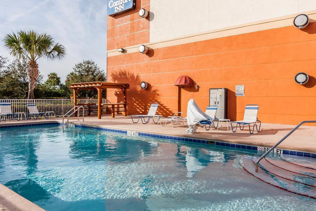 Comfort Inn St Petersburg North Екстериор снимка