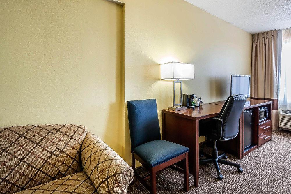 Comfort Inn St Petersburg North Екстериор снимка