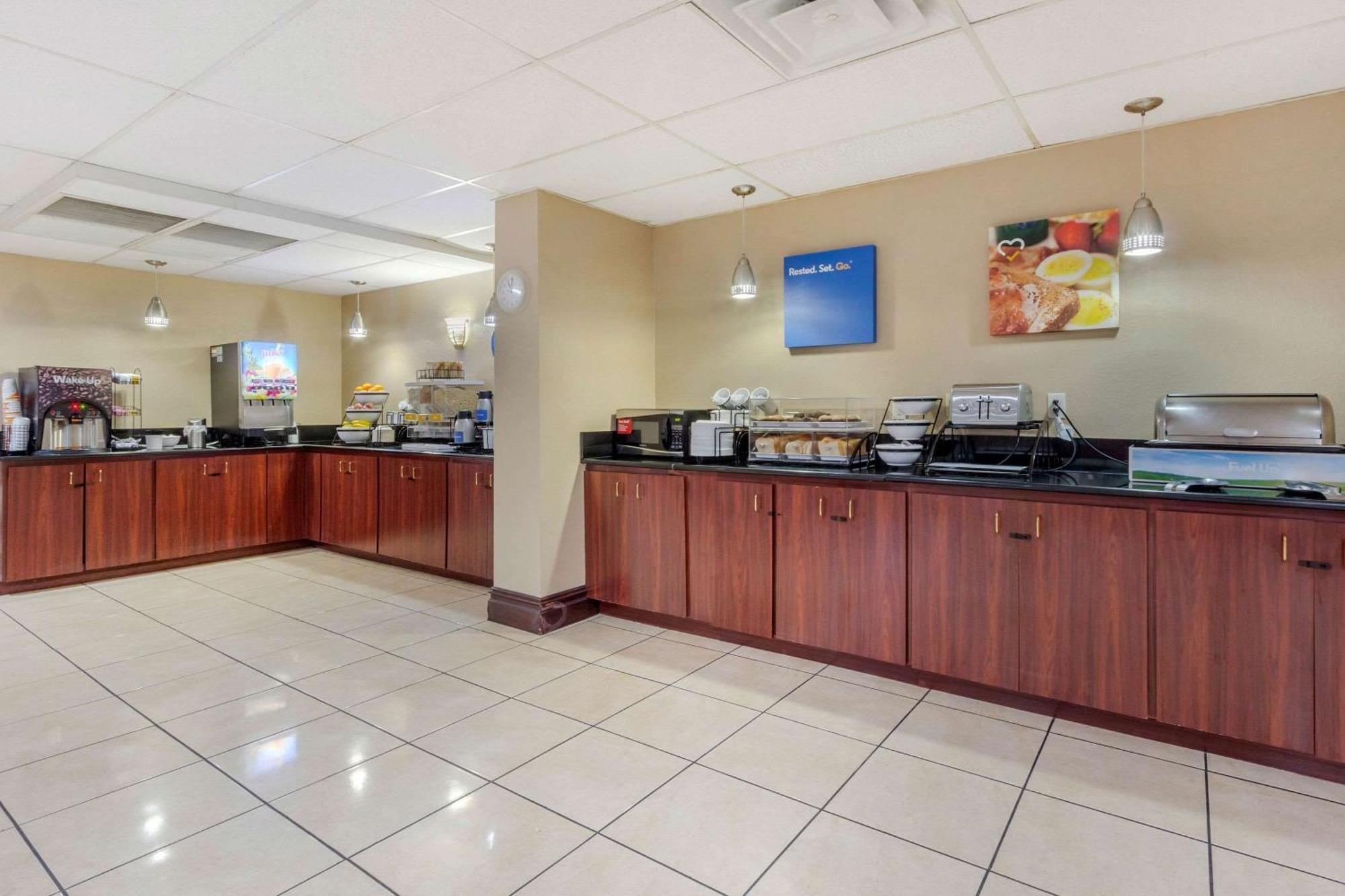 Comfort Inn St Petersburg North Екстериор снимка