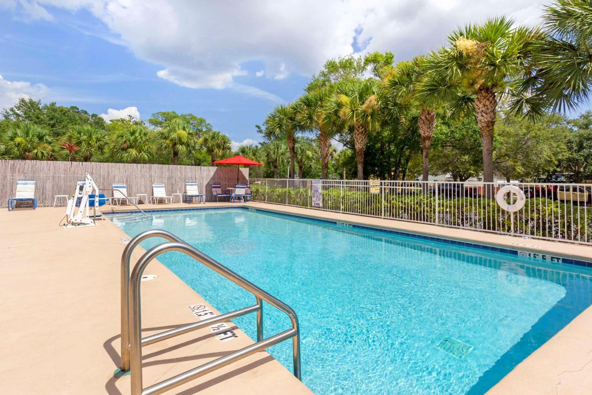 Comfort Inn St Petersburg North Екстериор снимка