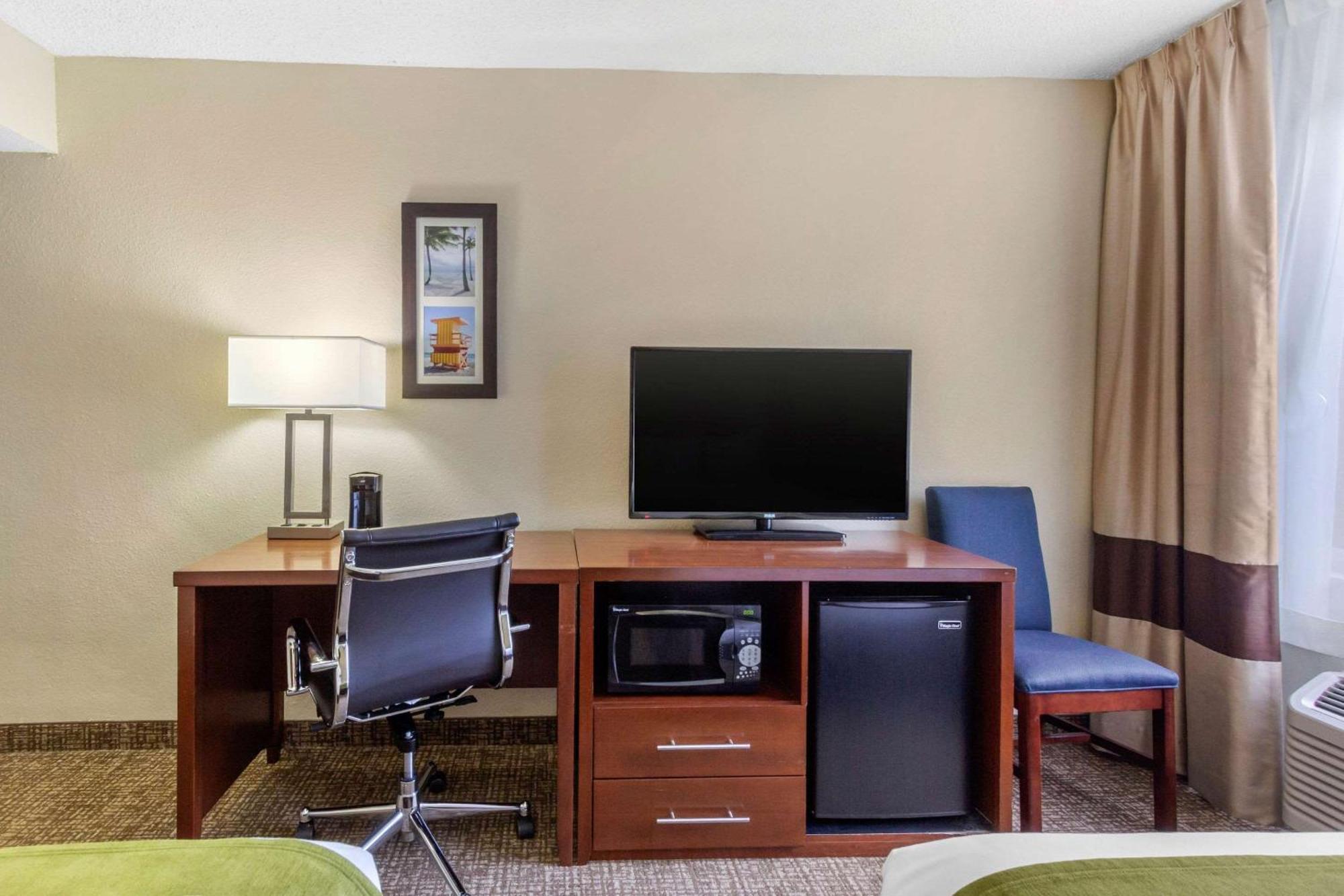 Comfort Inn St Petersburg North Екстериор снимка